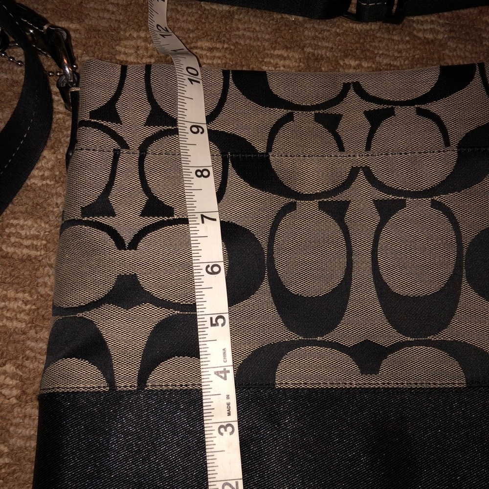 Coach Purse. - Picture 5 of 6